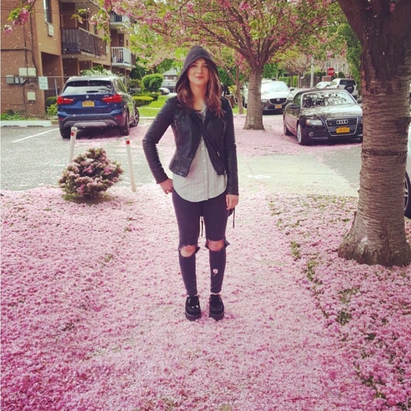 Meet your Posher, Jessica - Picture 2 of 3